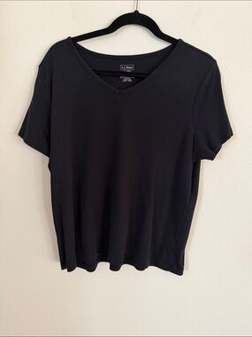 L.L. Bean Women's Black V-Neck Short Sleeve Tee
